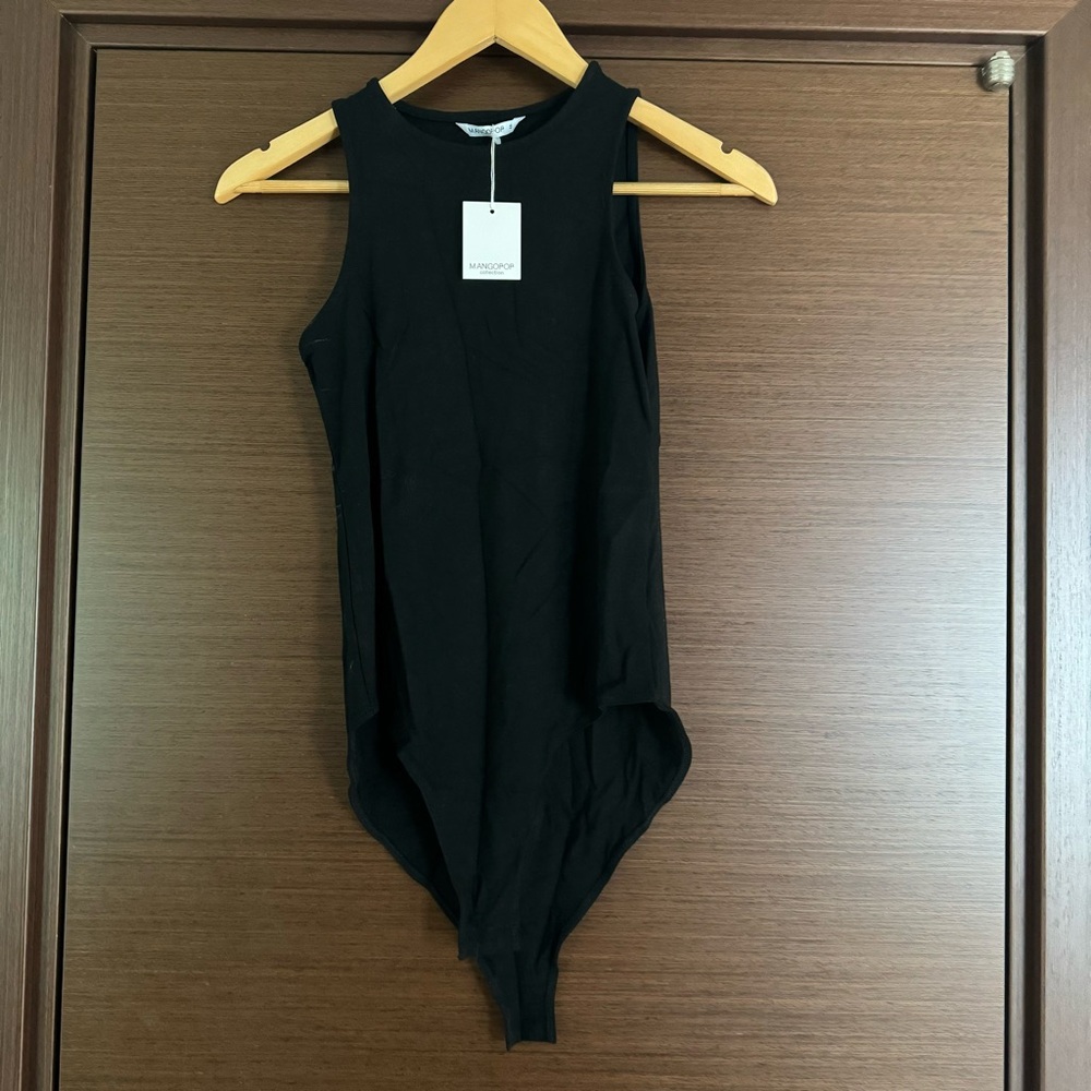 MANGOPOP Collection Black Sleeveless Fitted Tank Top bodysuit